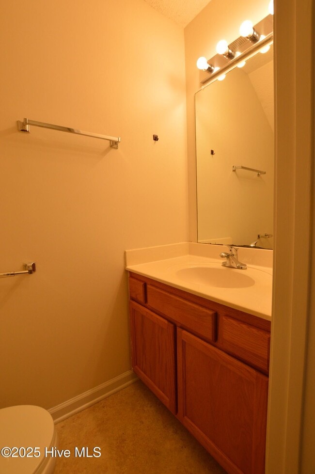 Building Photo - 805 Huff Dr