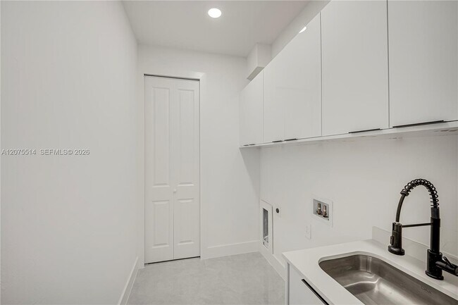 Building Photo - 3500 33rd St SW