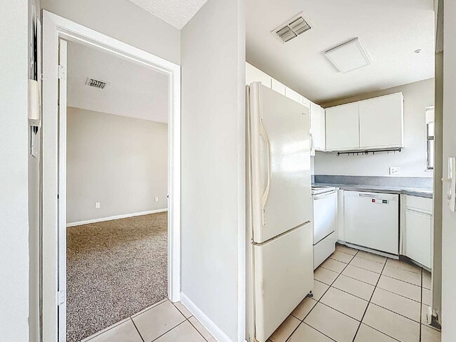 Building Photo - 8312 Westover Ct