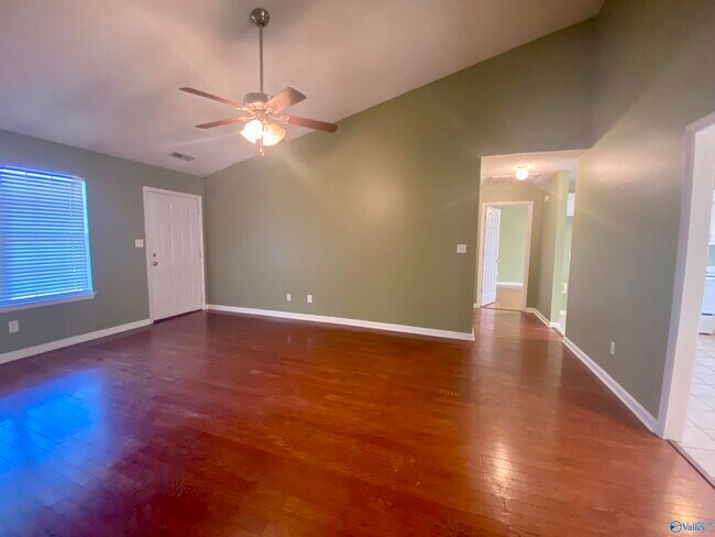 Building Photo - 242 Comet Dr