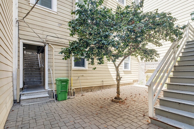 Building Photo - 39 Rosemont Pl