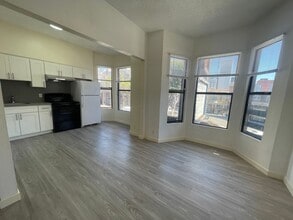 Building Photo - 558 BROADWAY-1