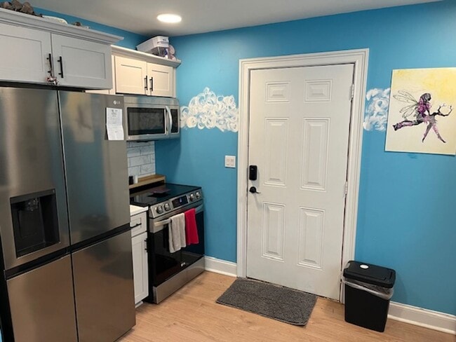 Building Photo - Fully furnished