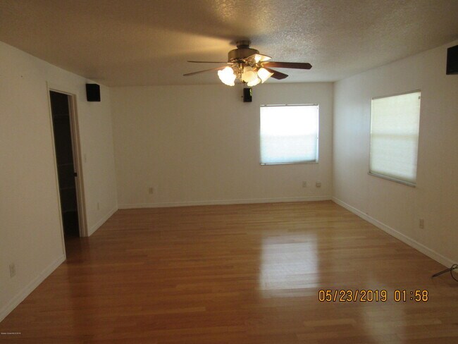 Building Photo - 156 Wilson Ave