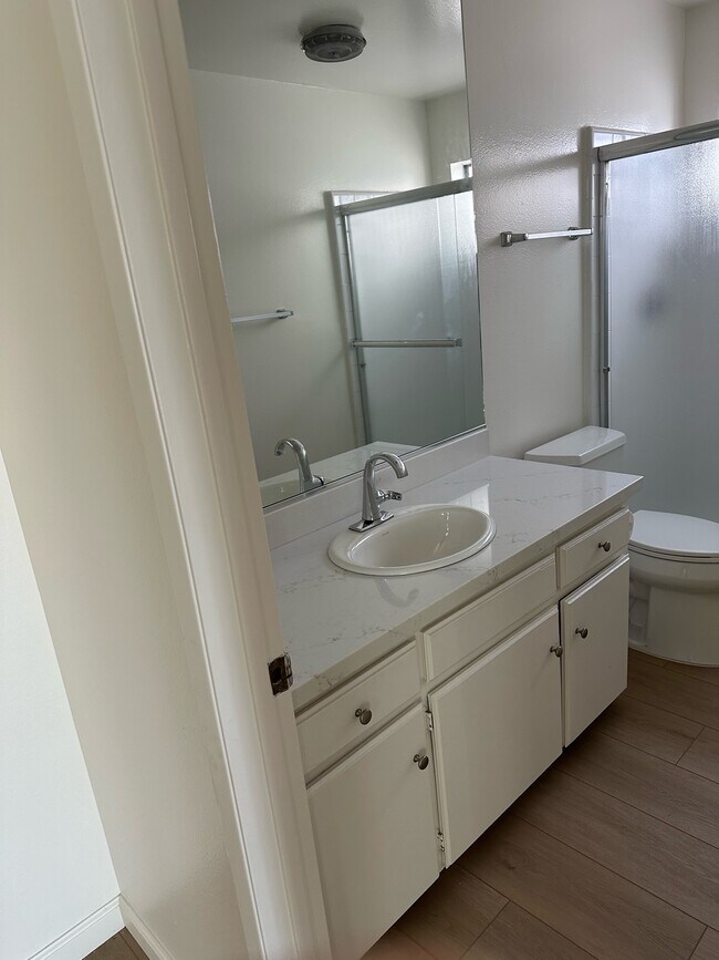 Building Photo - 836 Manhattan Ave