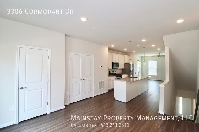 Building Photo - 2022 New Construction Townhome in Watershe...
