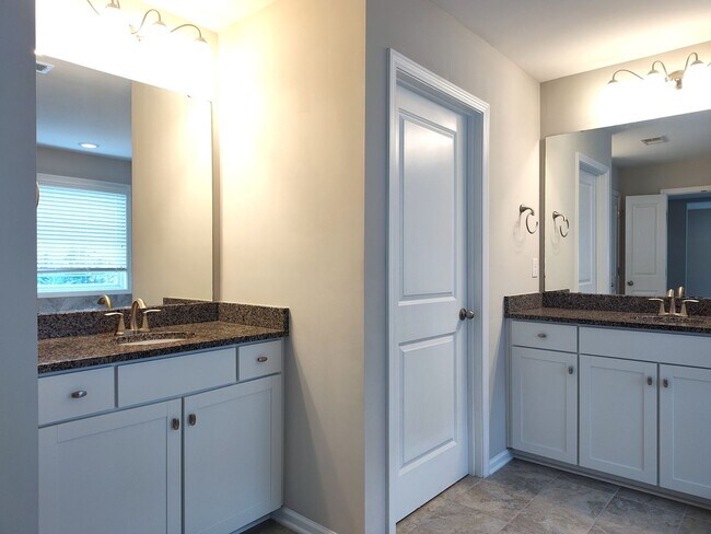 Building Photo - Beautiful 2 story home located in Berewick Community in Charlotte!