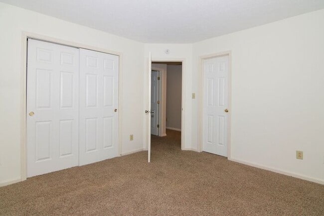 Building Photo - 3 Bedroom Townhome in Greenwood