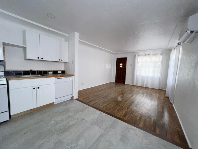 Building Photo - 504 Kathryn Ave