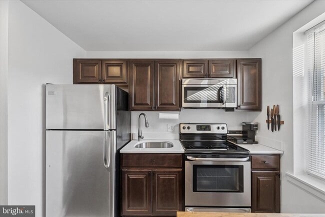 Building Photo - 1331 S Woodstock St