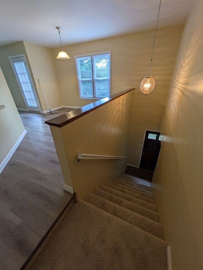 Building Photo - 2BD/2BA Condo Available Now in Hickory