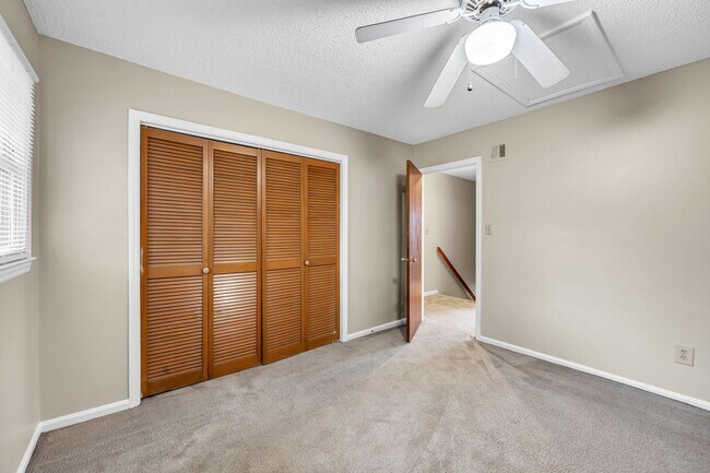 Building Photo - 2 Bedroom, 1.5 Bathroom Condo in High Point!