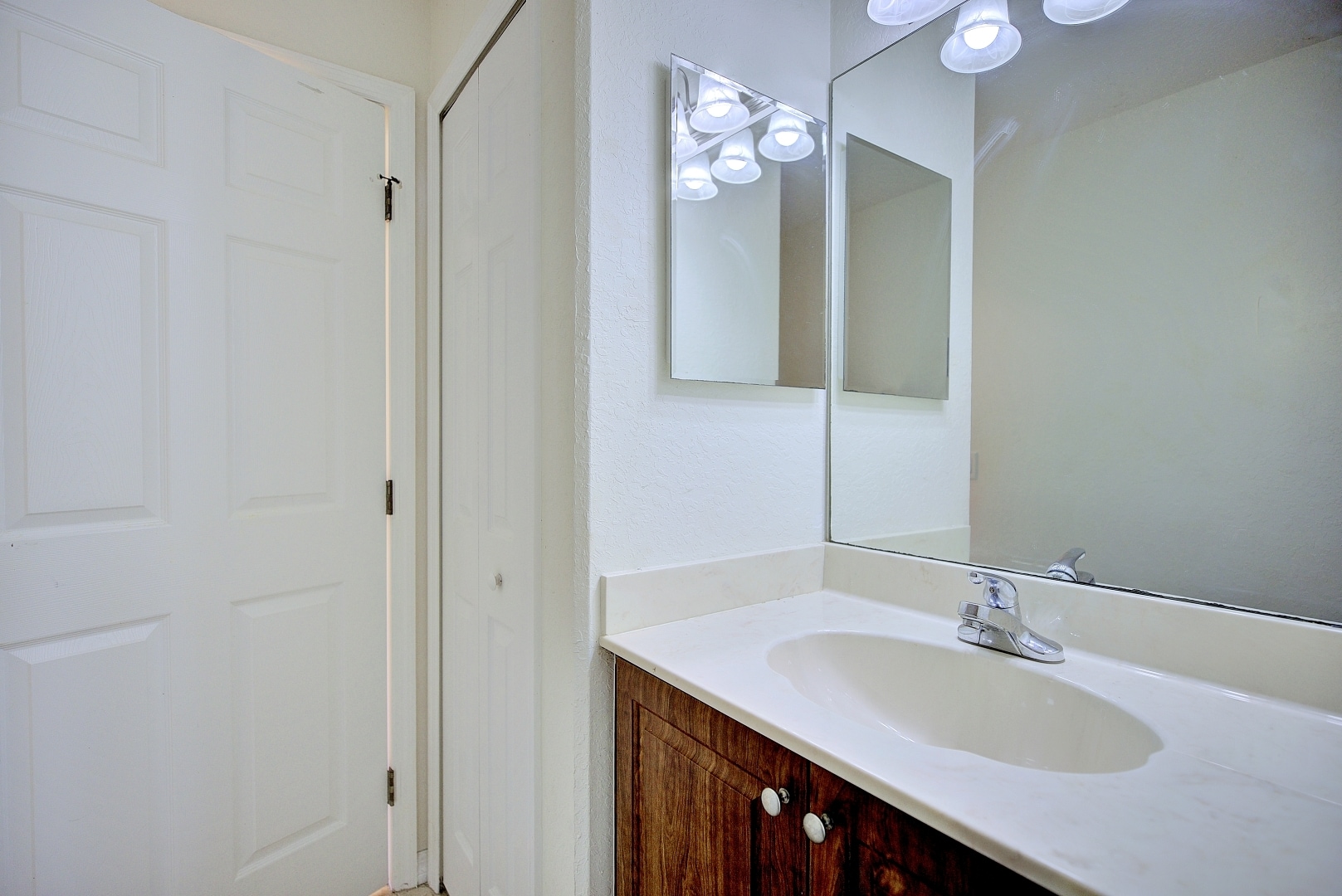 Building Photo - 221 Beech Way NW