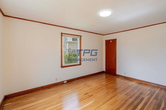 Building Photo - 413 E 7th Ave