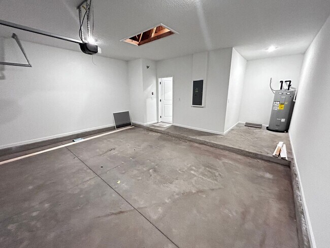 Building Photo - Brand New 4/3.5 Two Story Home with Loft. ...