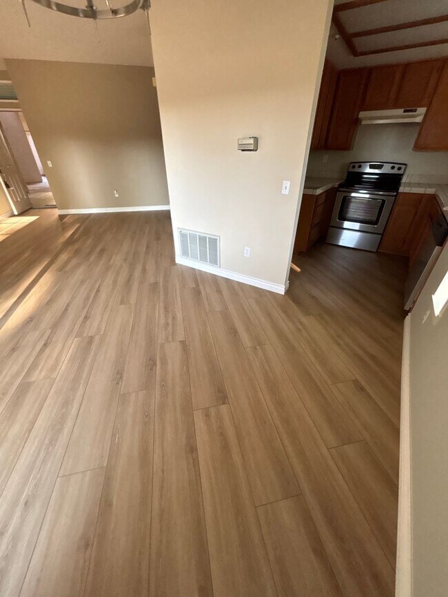 Building Photo - 2 BEDROOM IN 55+ COMMUNITY OF JESS RANCH