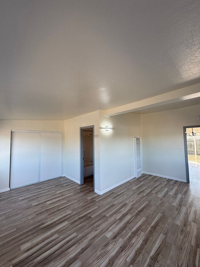 Building Photo - 103 Pueblo Way