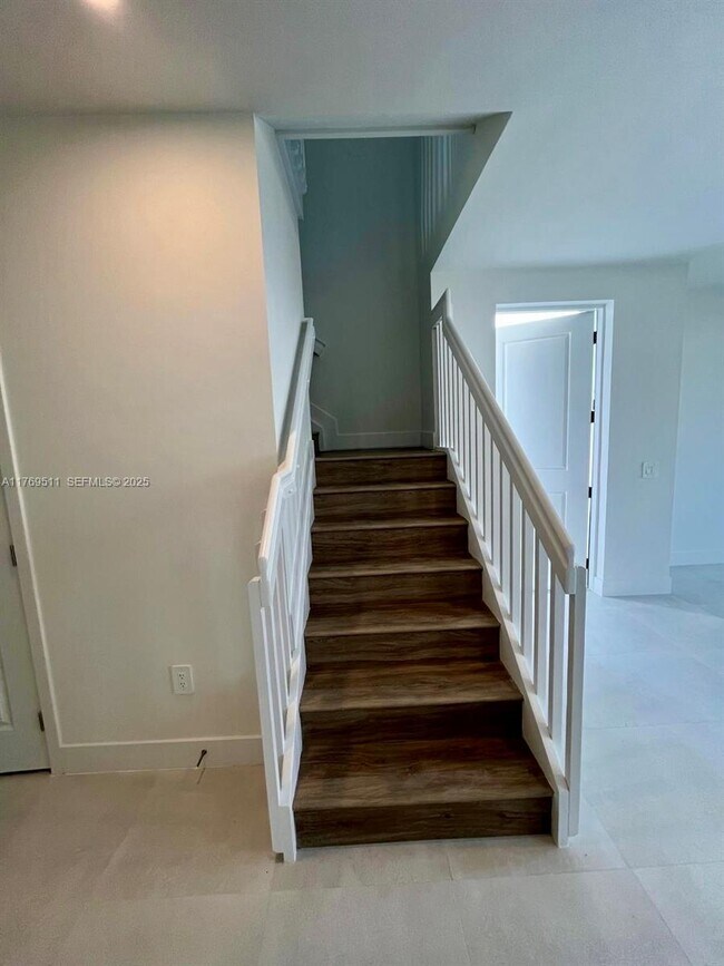 Building Photo - 1280 N Flagler Ave