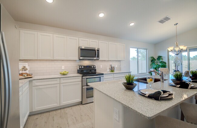 Building Photo - 1736 E Fontana Dr