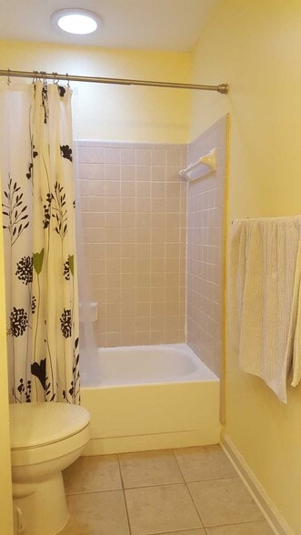 Building Photo - 2228 N Woods Ct