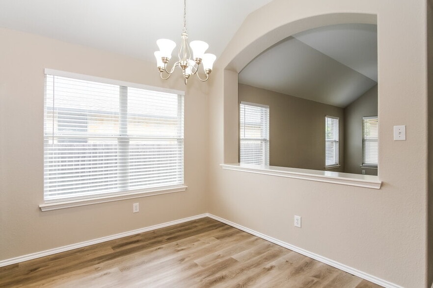 Building Photo - 837 Clear Springs Hollow