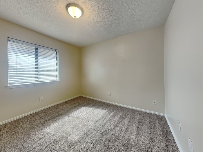 Building Photo - 908 Dunning Dr