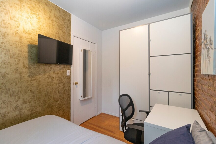 Building Photo - 1794 1st Ave