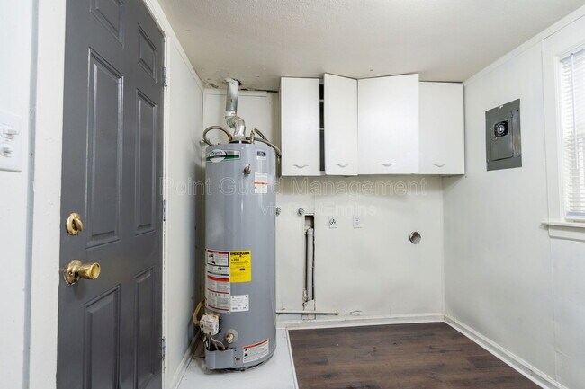 Building Photo - 102 W Zimmerly St