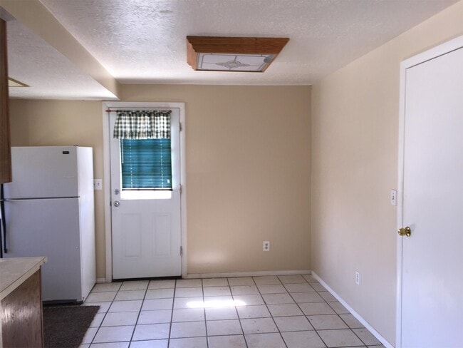 Building Photo - 947 Canyon Rd