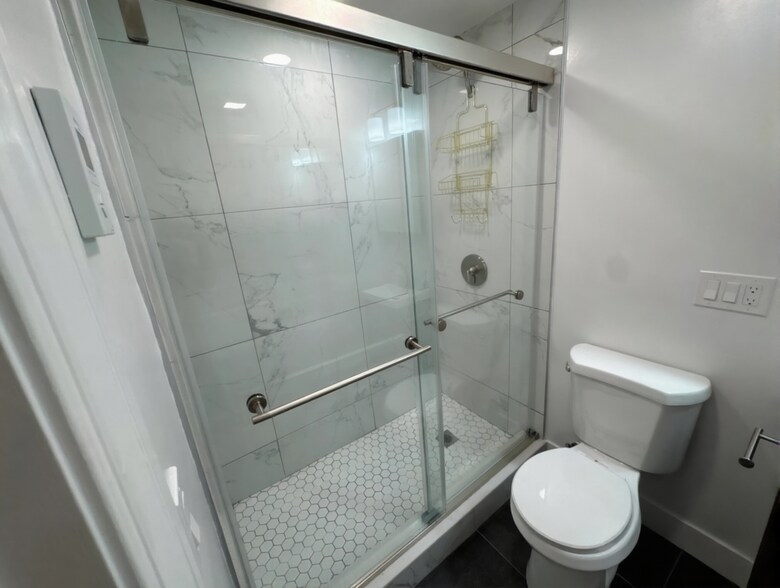 Building Photo - 268 Newbury St