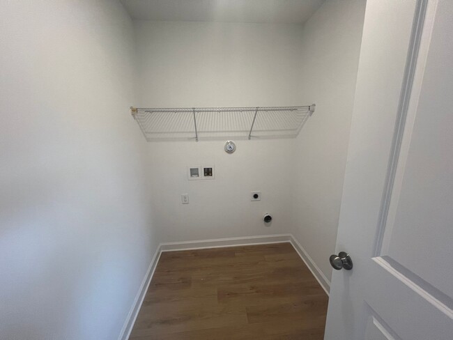 Building Photo - Newly built 3 bedroom 2 bathroom in East T...