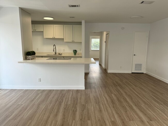 Building Photo - Newly Remodeled 2 Bedrooms - Ask About Our...