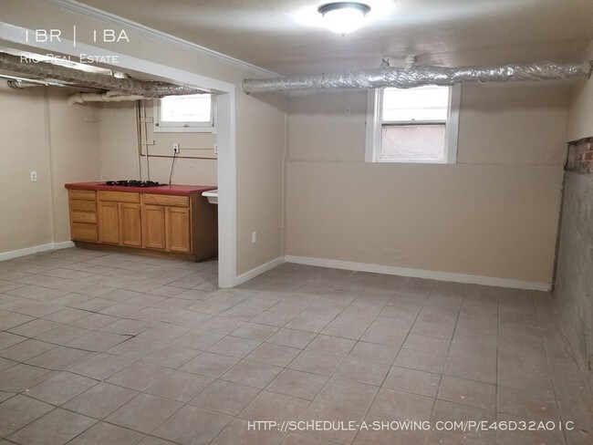 Building Photo - 2214 E 17th Ave