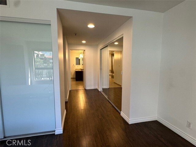 Building Photo - 727 S Ardmore Ave
