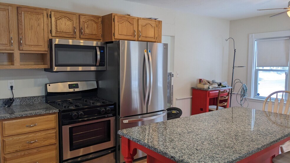 Kitchen appliances - 293 Madison St