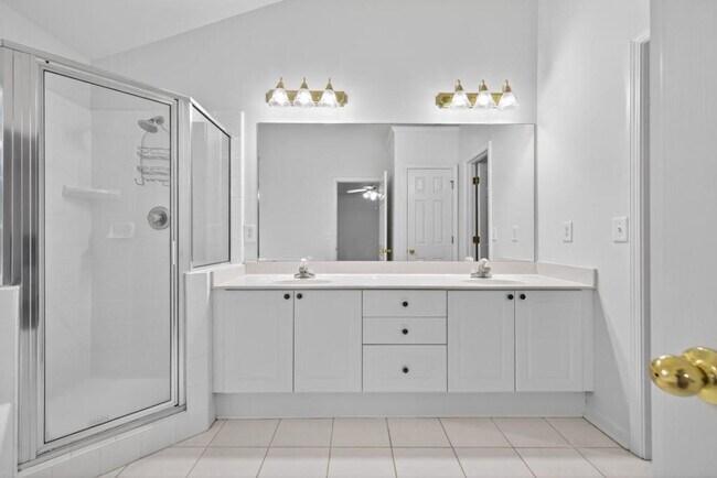 Building Photo - 2467 Bittersweet Cir