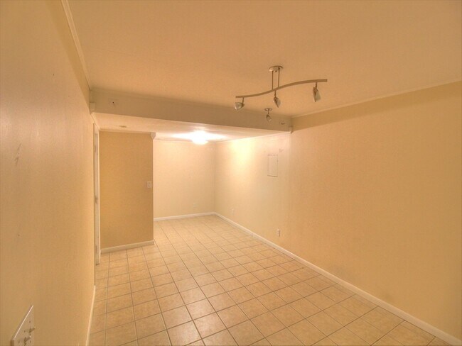 Building Photo - 940 Winterside Ln
