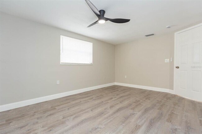 Building Photo - 11034 Tamarix Ave