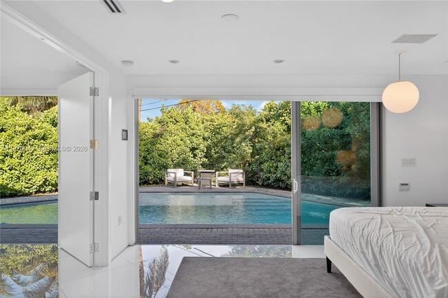 Building Photo - 1000 N Shore Dr