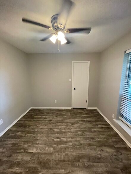 Building Photo - 3924 Waterford Way