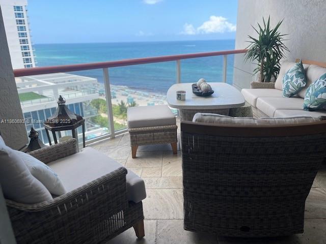 Primary Photo - 6767 Collins Ave