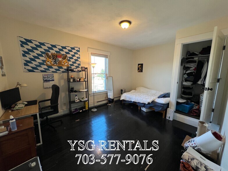 Building Photo - 4 Romar Ter