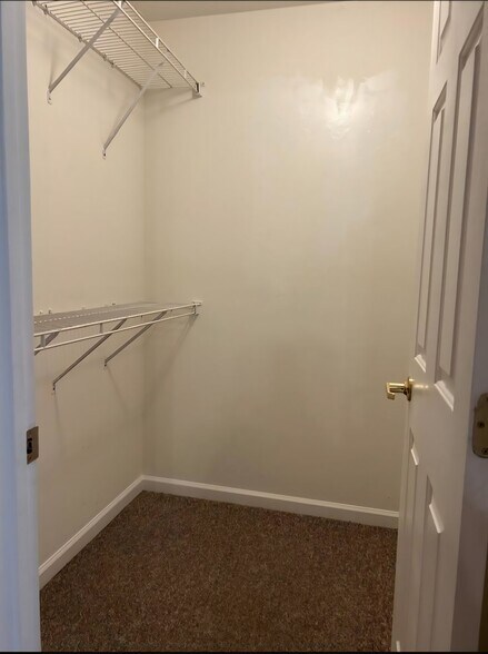 Building Photo - 233 Legends Creek Pl