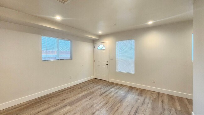 Building Photo - 10960 Avalon Blvd
