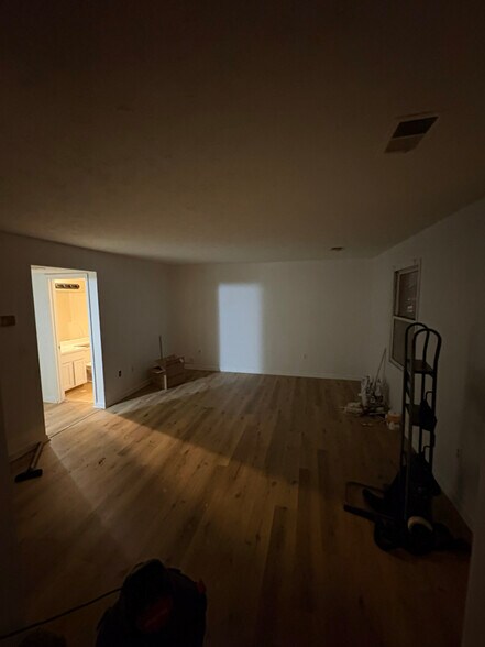 Building Photo - 304 S Keeneland Dr