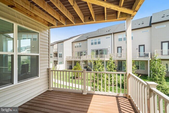 Building Photo - 4975 Longmire Wy