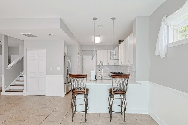 Building Photo - 1854 S Fallbrook Dr