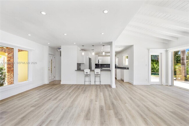 Building Photo - 330 Coconut Isle Dr