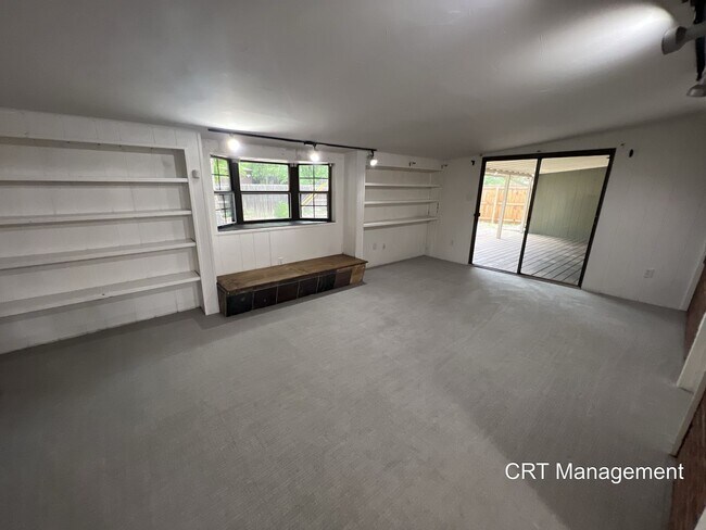 Building Photo - Charming 4-Bedroom Brick Ranch with Spacio...