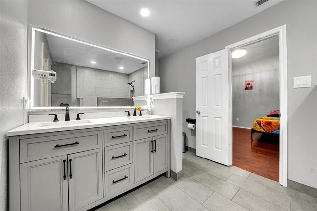 Building Photo - 324 S Mesa Verde Way